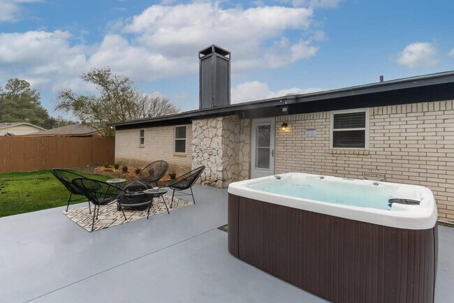 6048 Holiday Ln North Richland Hills, TX 76180 photo 5