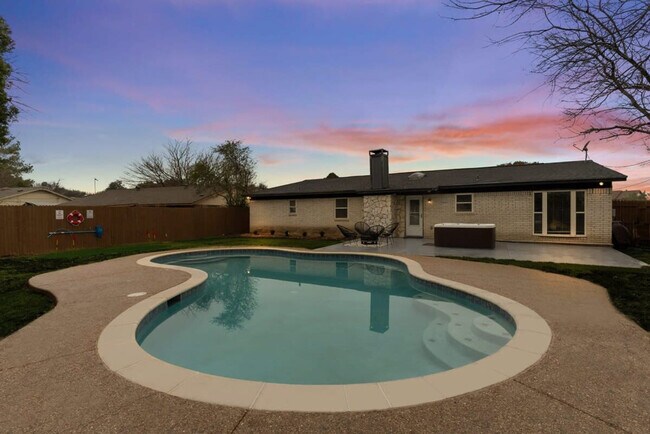 6048 Holiday Ln North Richland Hills, TX 76180 photo 4