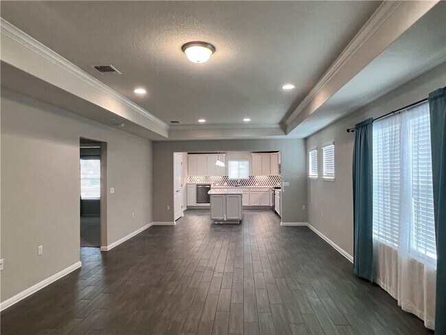 536 Rockport St Georgetown, TX 78633 photo 3
