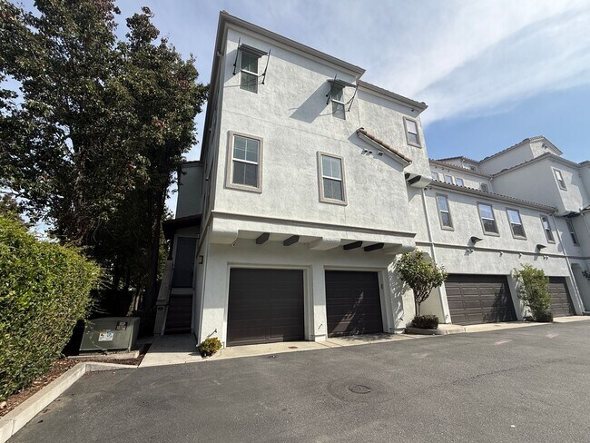 99 Bassett Street, San Jose, CA 95110 photo 2