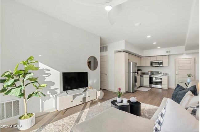 9275 N 29th Ave Phoenix, AZ 85051 photo 3