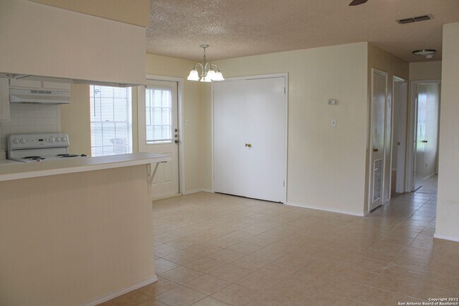 812 W Olmos Dr San Antonio, TX 78212 photo 4