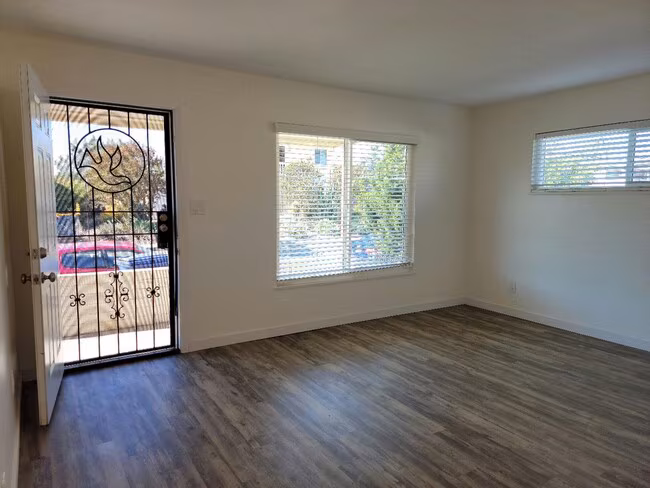 6091 Horton Dr La Mesa, CA 91942 photo 4