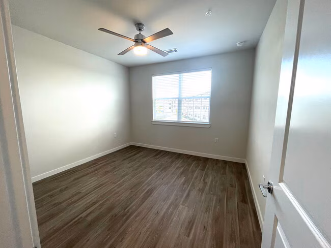 295 Co Rd 138 Hutto, TX 78634 photo 5