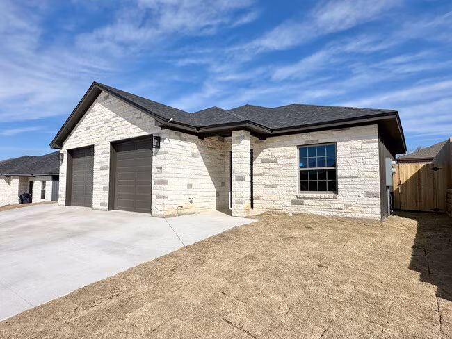 1215 Antelope Trail Temple, TX 76504 photo 2