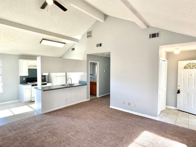 3320 Blumie St Austin, TX 78745 photo 3