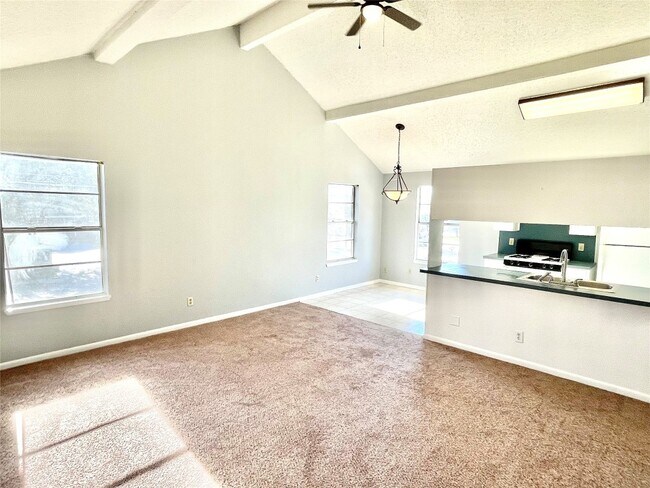 3320 Blumie St Austin, TX 78745 photo 2