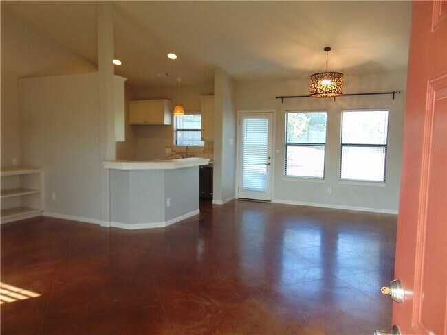 160 Loving Trail Dripping Springs, TX 78620 photo 3