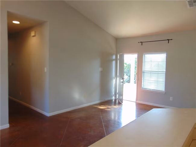 160 Loving Trail Dripping Springs, TX 78620 photo 2