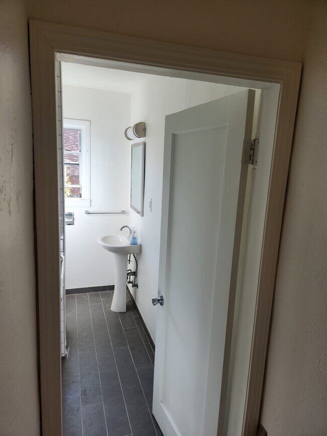 2014 Virginia St photo 4