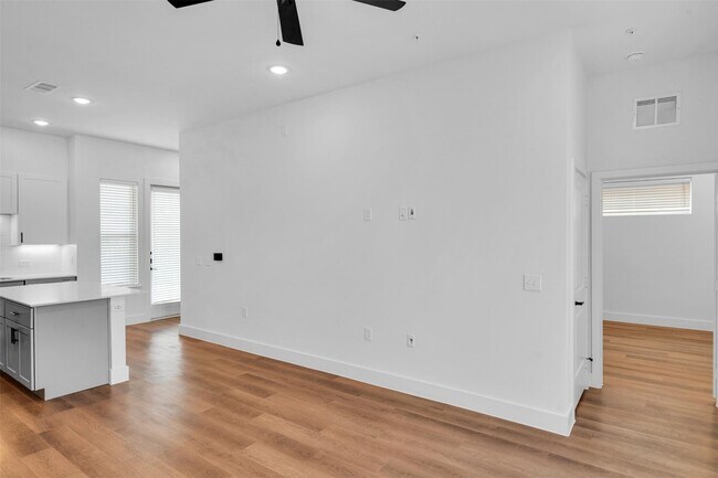 1636 Spaniel Ave Garland, TX 75040 photo 4
