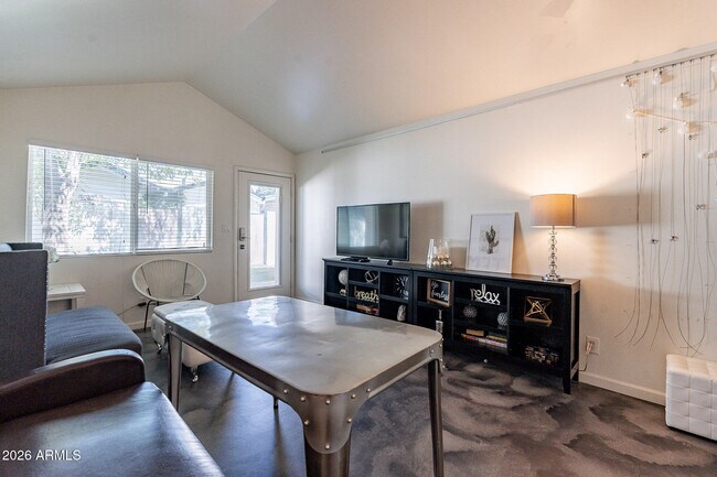 2309 S College Ave Tempe, AZ 85282 photo 5