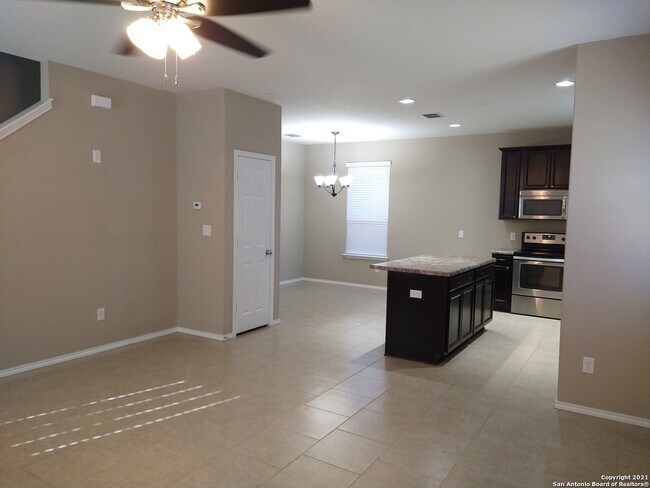 10130 Castello Cyn San Antonio, TX 78254 photo 4