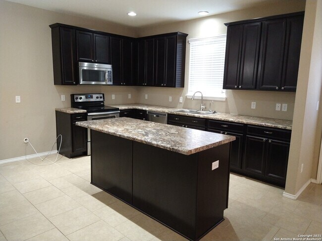 10130 Castello Cyn San Antonio, TX 78254 photo 5