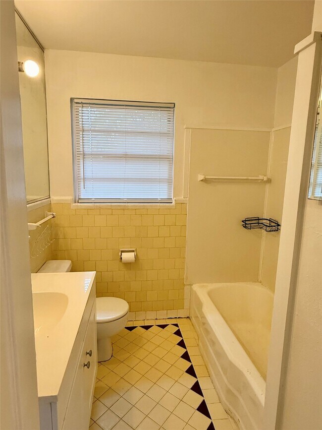 7018 Alder Drive, Houston, TX 77081 photo 2