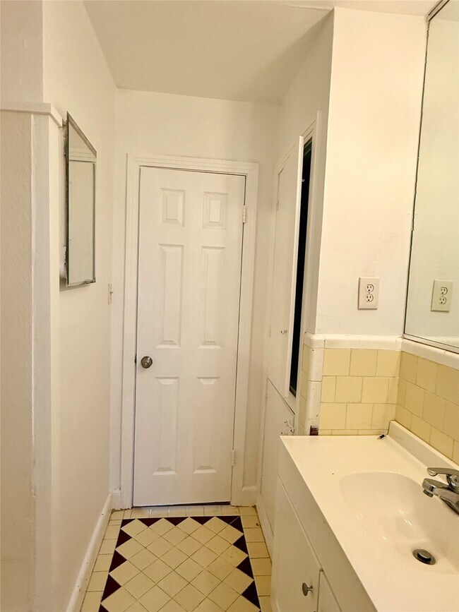 7018 Alder Drive, Houston, TX 77081 photo 4