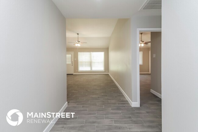 4003 Bradley Lane, Arlington, TX 76017 photo 3