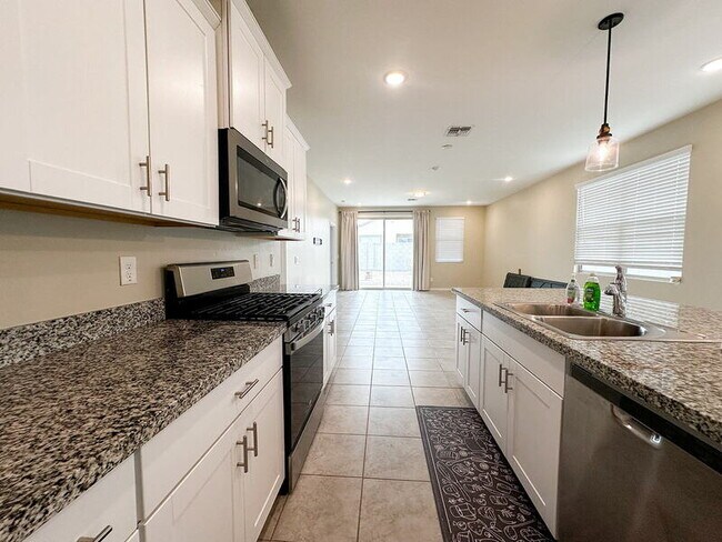 40523 W Shaver Dr Maricopa, AZ 85138 photo 3