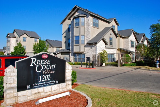 Reese Court Villas photo 2
