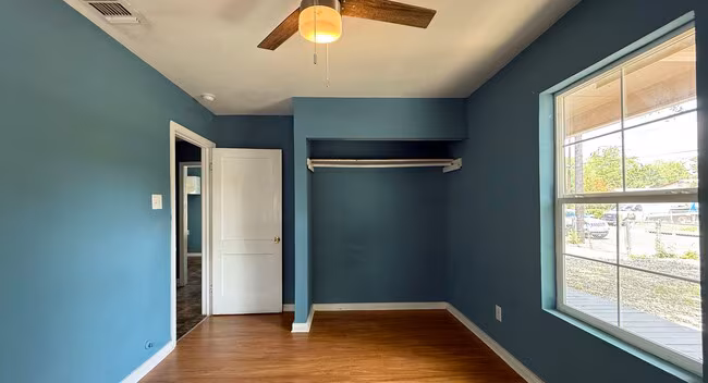 520 W Mayfield Blvd San Antonio, TX 78211 photo 4