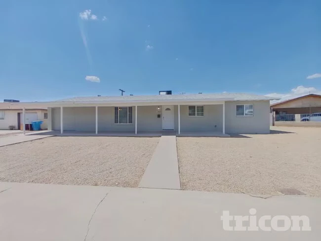 5802 W Coolidge St Phoenix, AZ 85031 photo 2