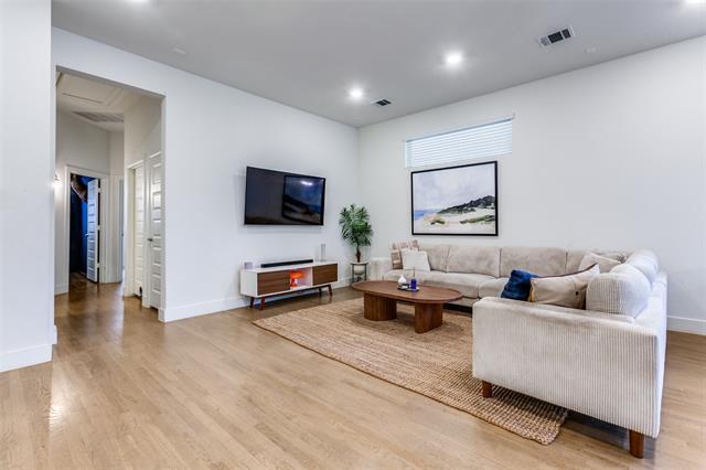 8209 Laflin Ln Dallas, TX 75231 photo 4