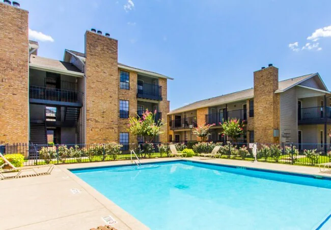Spicewood Springs Apartment Homes photo 4