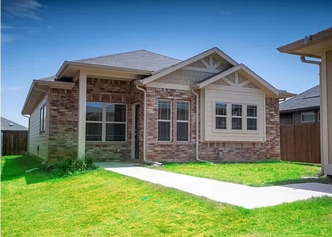 1017 Crockett St Aubrey, TX 76227 photo 4