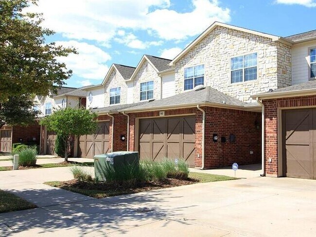 253 Club Cir Dr Coppell, TX 75019 photo 3
