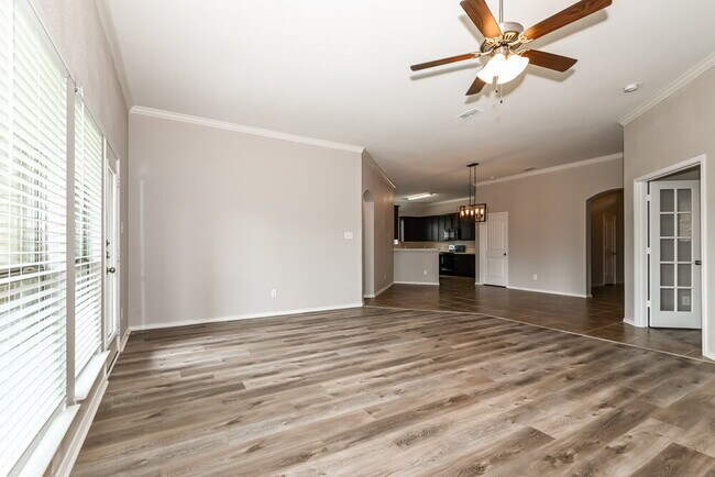 811 Fran St Seagoville, TX 75159 photo 3