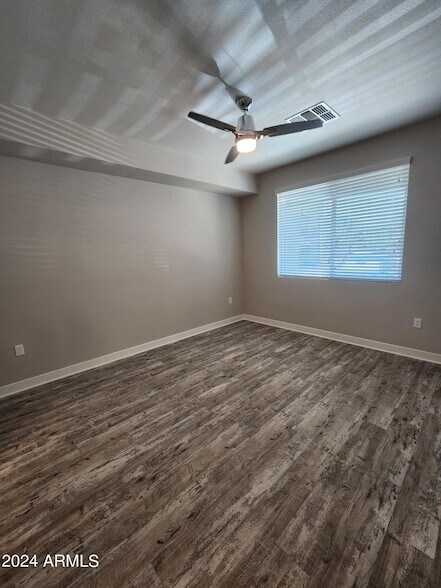 5550 E Deer Valley Dr Phoenix, AZ 85054 photo 5