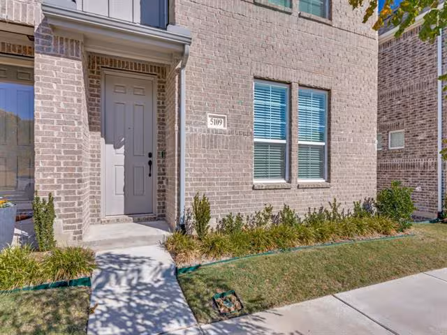 5109 Community St Haltom City, TX 76117 photo 2