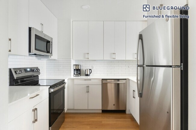 938 110th Ave NE Bellevue, WA 98004 photo 5