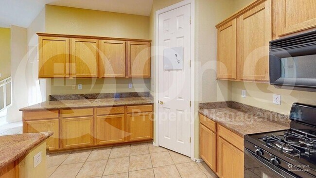 45724 West Mountain View Road, Maricopa, AZ 85139 photo 4