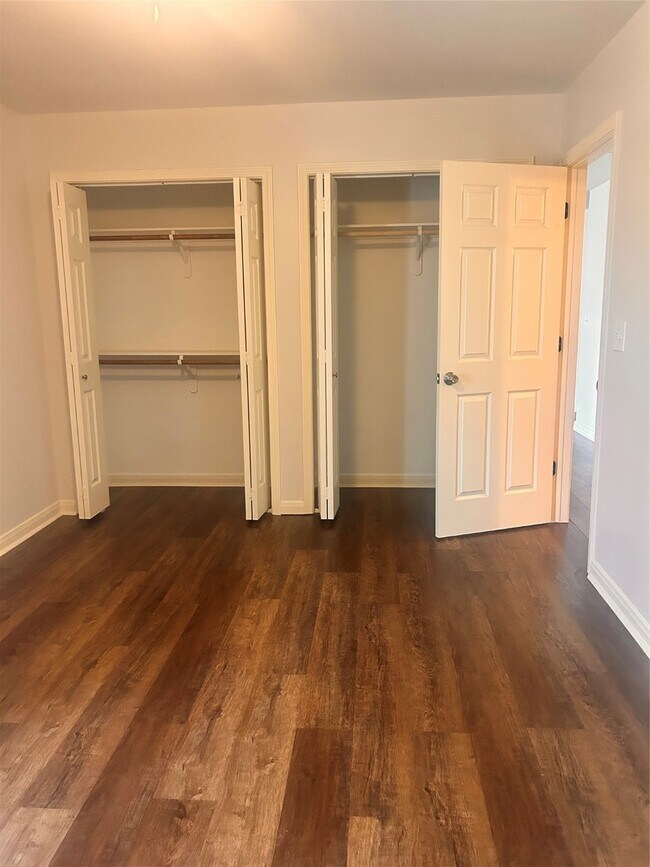 909 Silber Rd Houston, TX 77024 photo 4