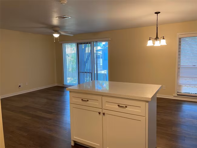 909 Silber Rd Houston, TX 77024 photo 3