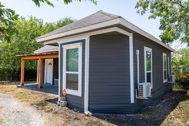 1003 Piedmont Ave San Antonio, TX 78210 photo 3
