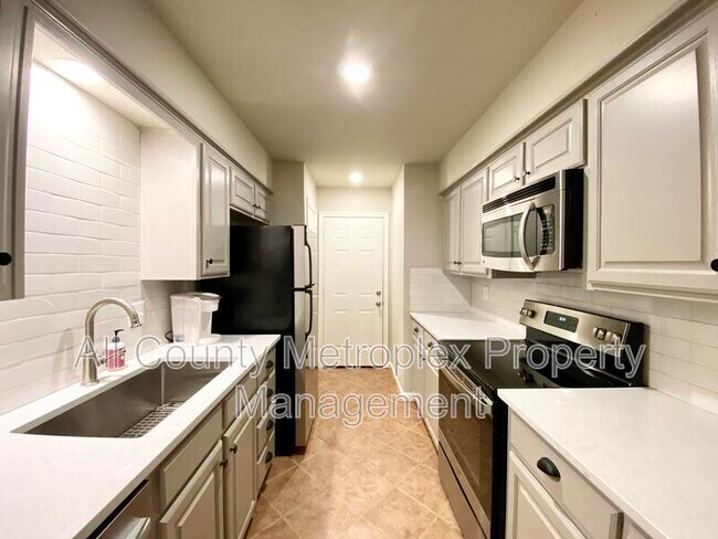 823 Saint Paul Court, Richardson, TX 75080 photo 2