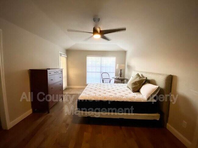 823 Saint Paul Court, Richardson, TX 75080 photo 4