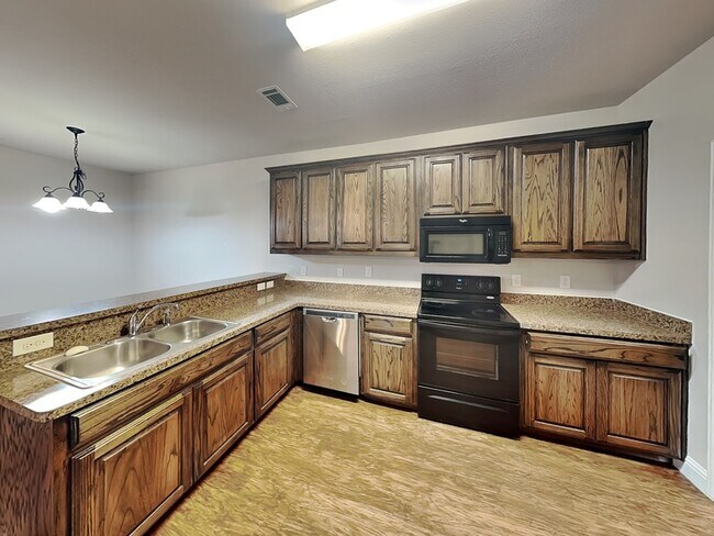 457 Canvas Court, Crowley, TX 76036 photo 3
