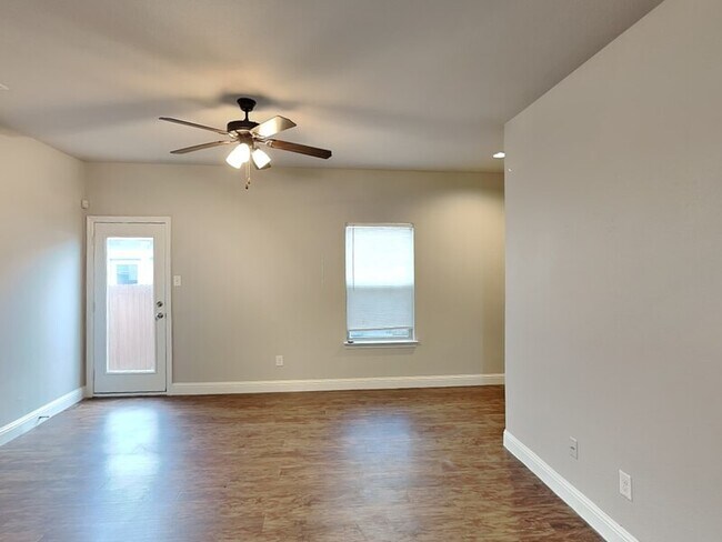 457 Canvas Court, Crowley, TX 76036 photo 2