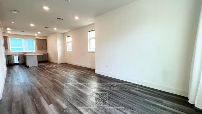 4080 Linden St Oakland, CA 94608 photo 3