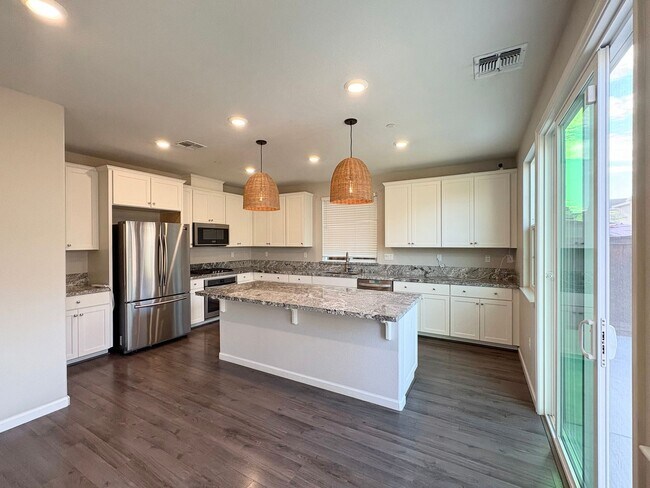 Beautiful 4 Bedroom 3 Full Bath Home in Brentwood with Solar photo 3