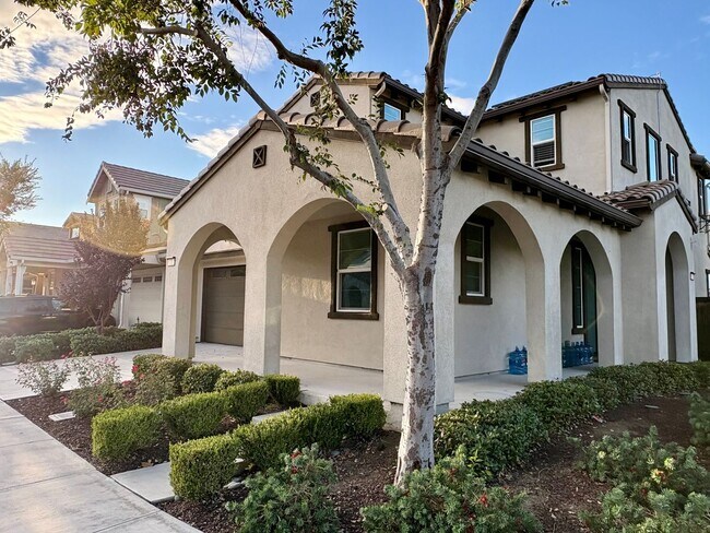 Beautiful 4 Bedroom 3 Full Bath Home in Brentwood with Solar photo 2