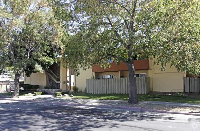 Esplande Apartments photo 2