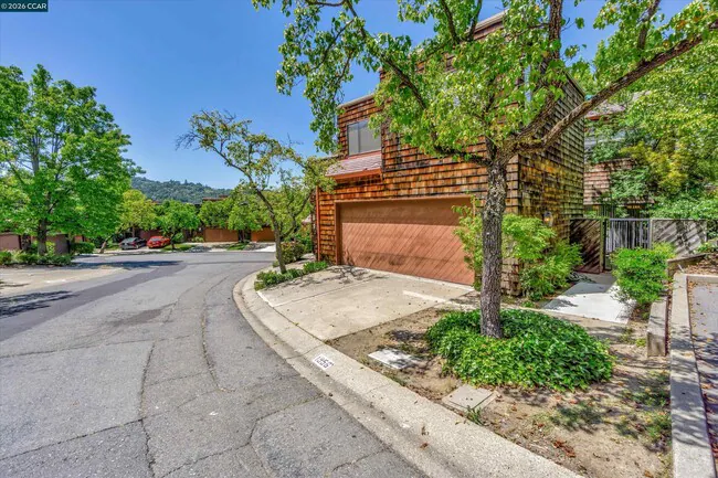 1956 Fair Ridge Ct Walnut Creek, CA 94597 photo 3