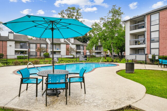 Brandon Oaks Apartments photo 2