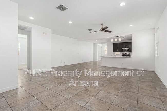 19328 W Elm St photo 5