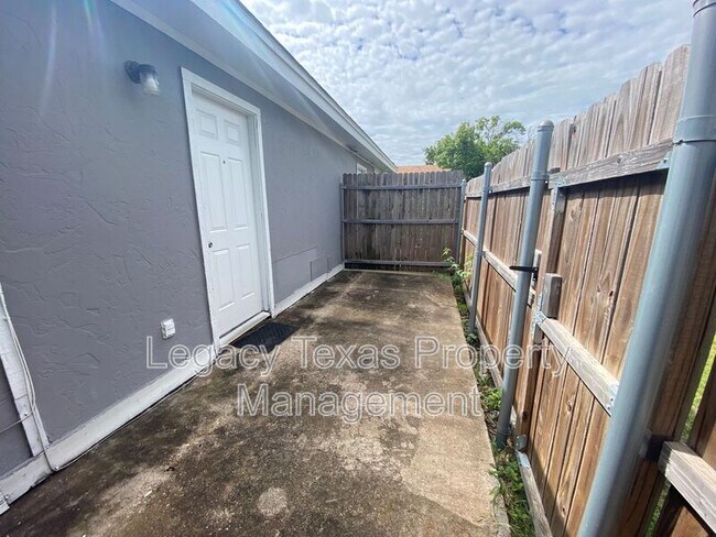 1419 W Kilpatrick St Cleburne, TX 76033 photo 5
