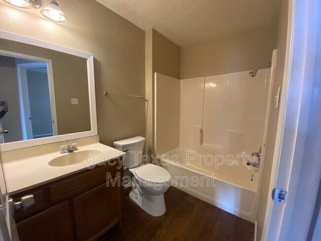 1419 W Kilpatrick St Cleburne, TX 76033 photo 4